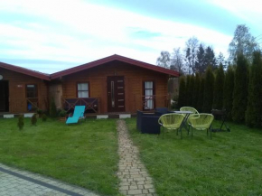 Domek drewniany na skraju Mikołajek